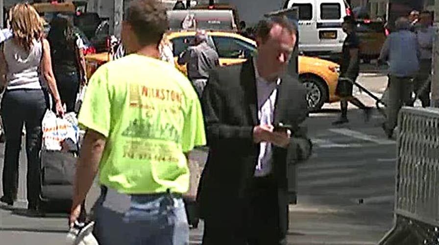 Study: Text-walkers have evolved 'protective shuffle'