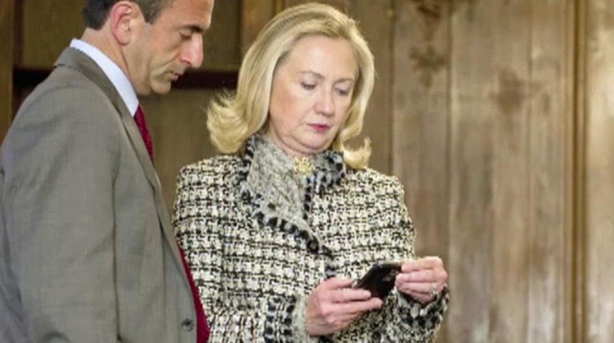 FBI launches probe into security of Hillary's server