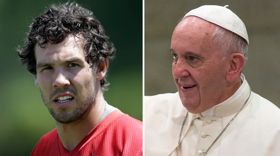 Eagles fans want Pope Francis to bless Sam Bradford's knee