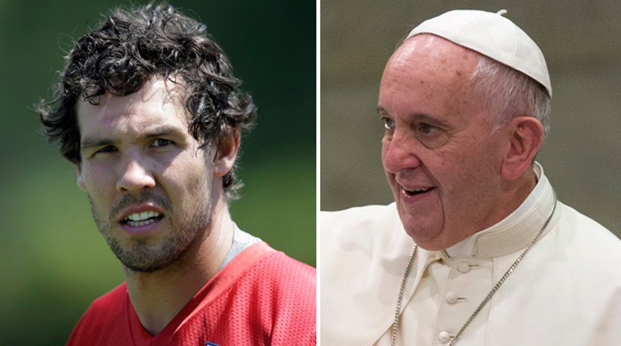 Eagles fans want Pope Francis to bless Sam Bradford's knee