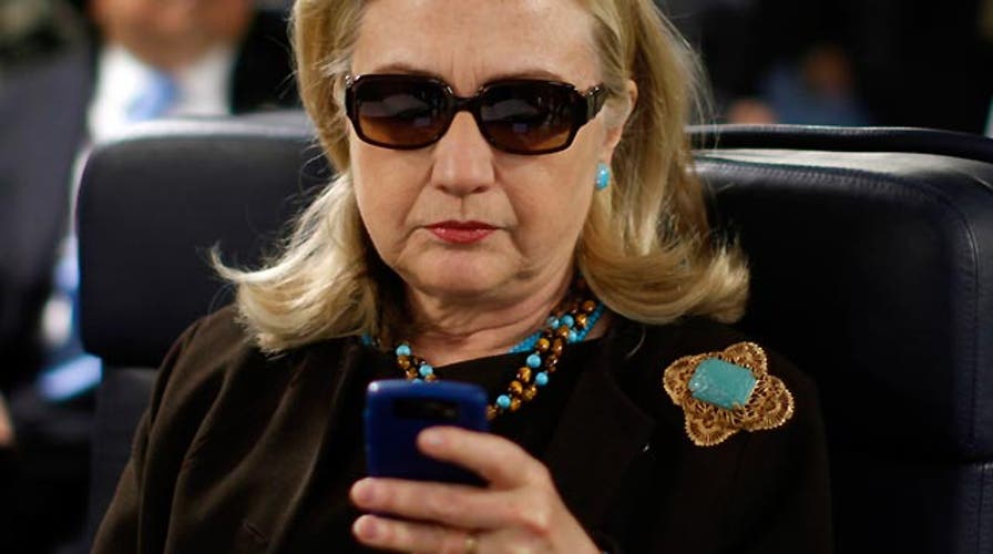 State Dept. says Clinton did not use gov't-issued BlackBerry