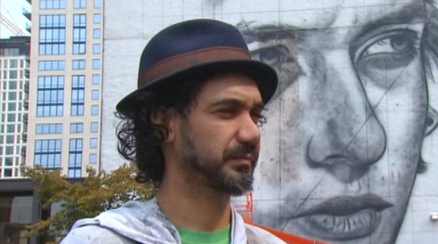Bob Dylan immortalized in massive mural