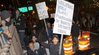 Dem hopefuls strike out against Black Lives Matter activists - ӣ����Ƶ