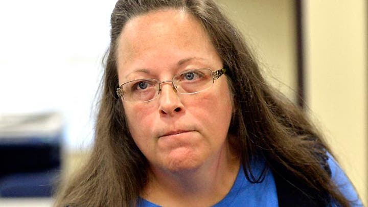 Ky. clerk denying same-sex marriage licenses remains defiant