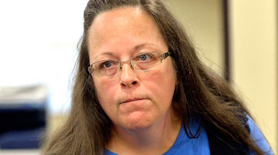 Ky. clerk denying same-sex marriage licenses remains defiant