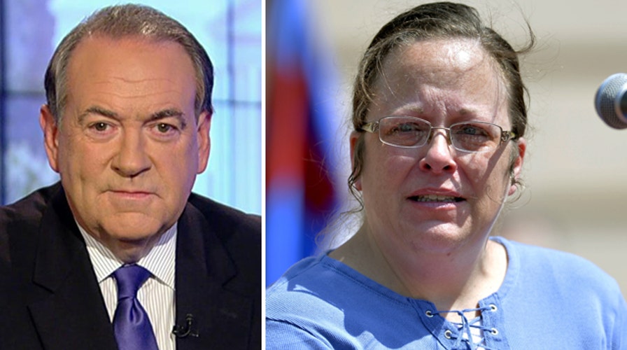 Huckabee to hold rally in support of Kentucky county clerk
