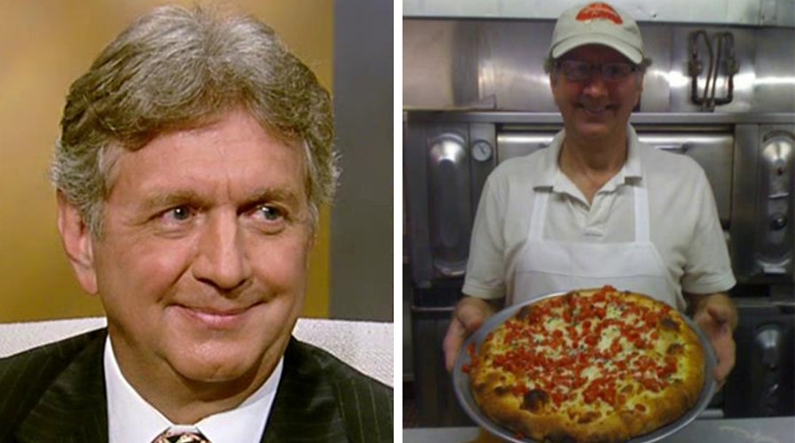 Pizzeria owner offering free slices to police officers