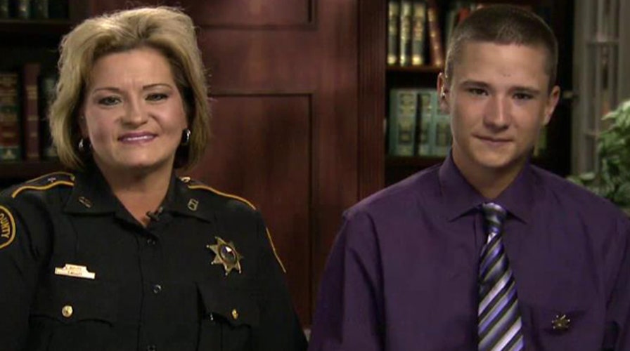 Teen provides backup for cop pumping gas