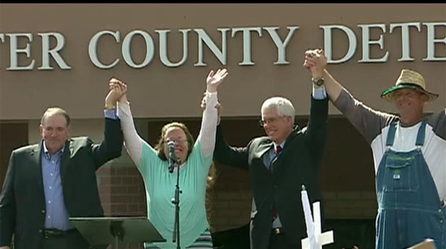 Is the Kim Davis case a campaign stunt for Huckabee?