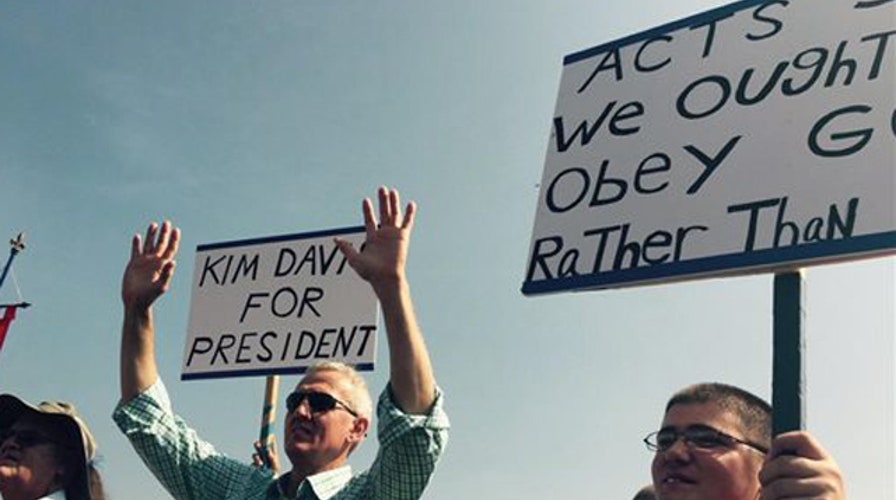Protesters plan rally to support Kentucky clerk