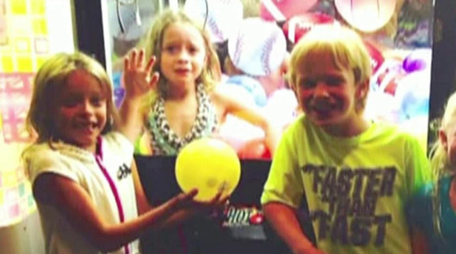 Texas girl gets stuck in claw toy machine