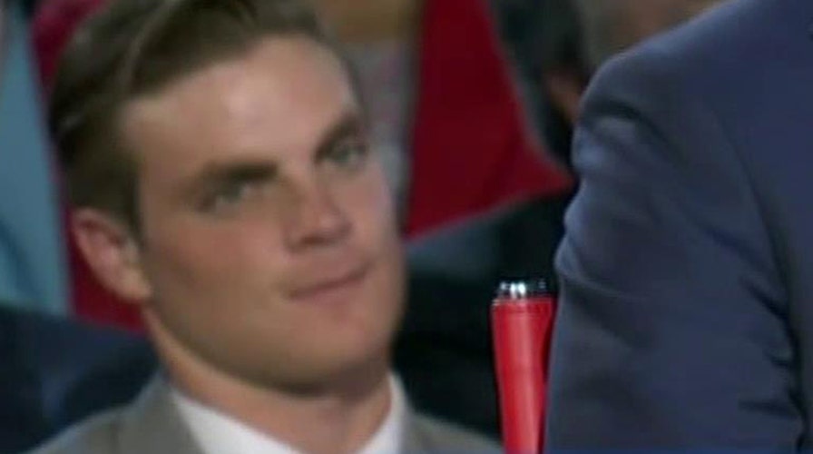 Twitter heats up over hunk behind Jake Tapper