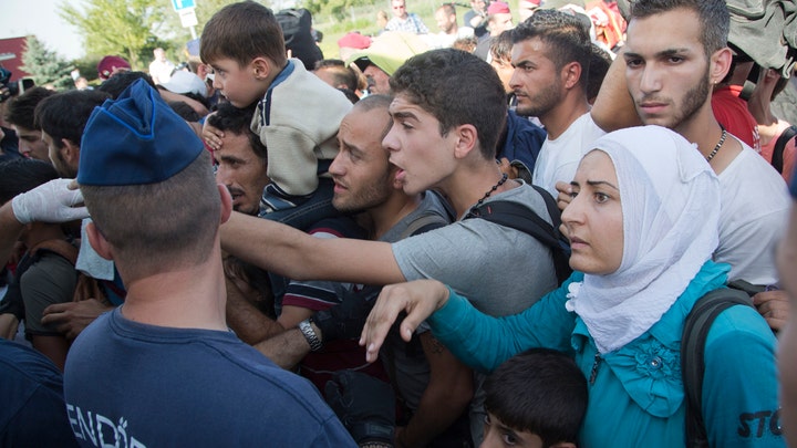 Croatia struggling to cope with flood of migrants 