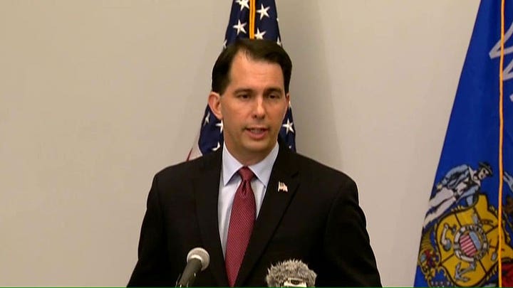 Walker suspends 2016 campaign, urges other to do the same