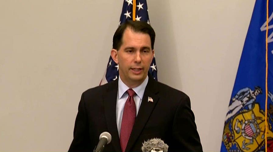 Walker suspends 2016 campaign, urges other to do the same