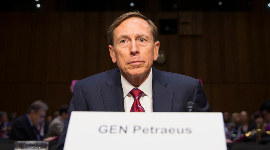Petraeus apologizes for affair, mishandling classified info