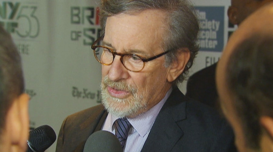Spielberg Takes Viewers Back to Cold War Days in 'Bridge of Spies'