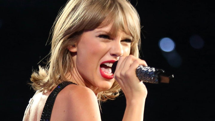 Taylor Swift sues for butt slap