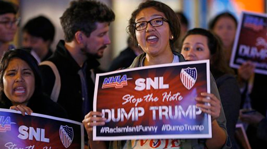 Latino groups protest Trump��s appearance on ��SNL�� 