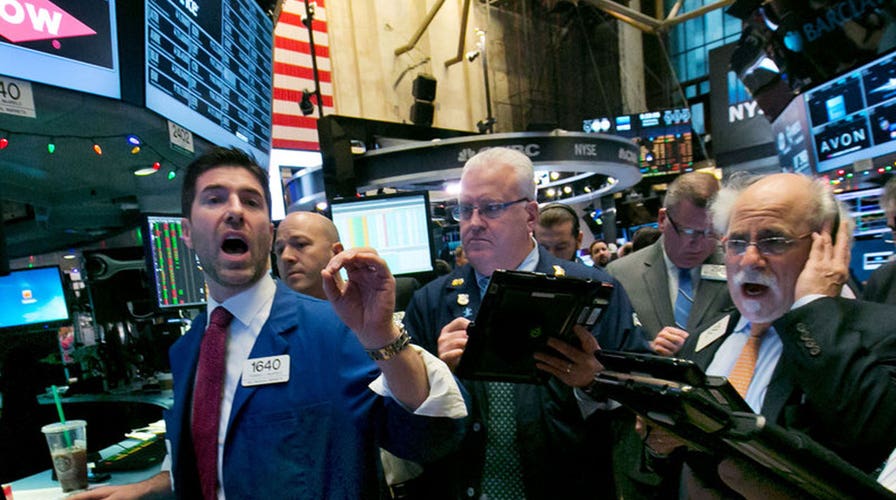 Dow rallies as mortgage rates drop 