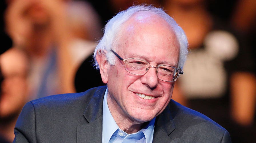 Sanders soars amid doubts about Clinton's trustworthiness 