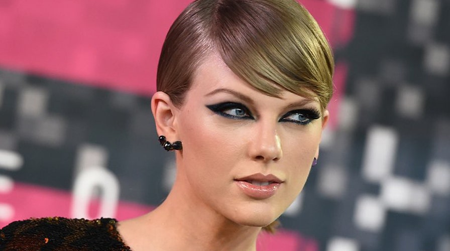 Taylor Swift, Kendrick Lamar go head to head at the Grammys 