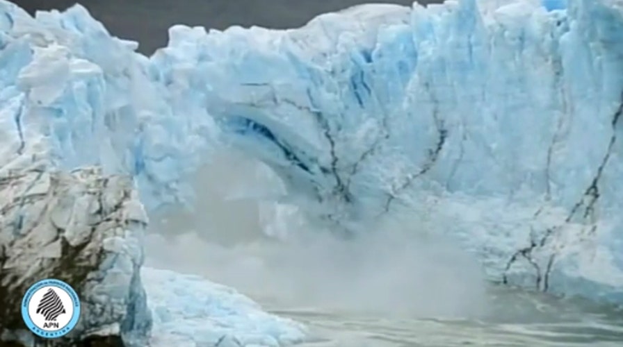 Glacier ice bridge collapses in dramatic fashion