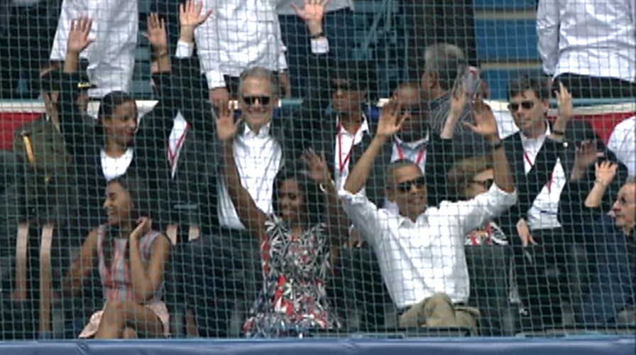 Obama does the wave with Castro at baseball game in Cuba