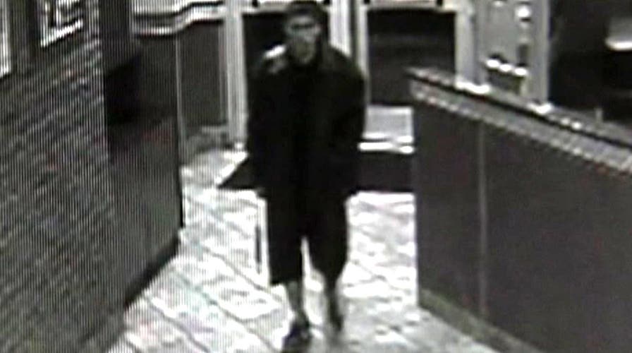 Sword-wielding thug robs fast food restaurant