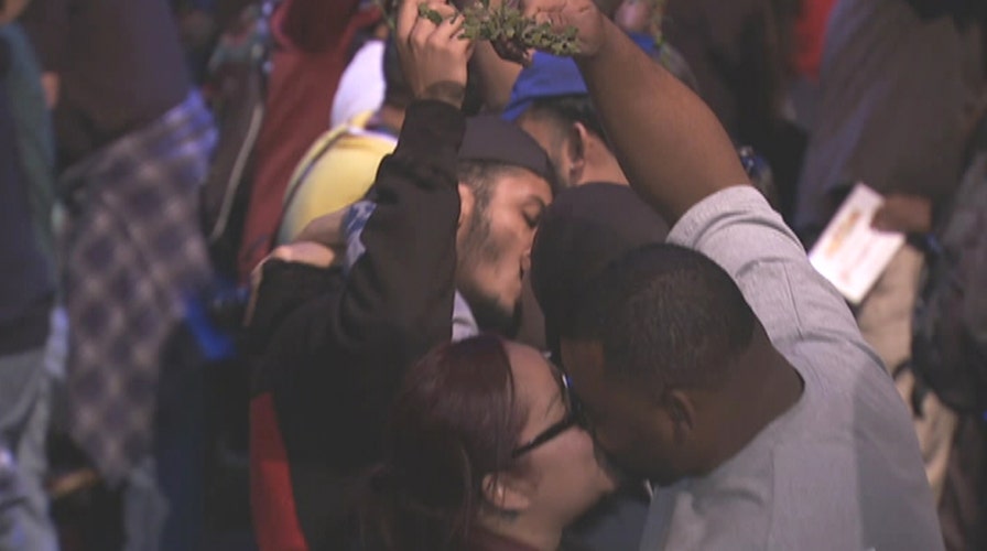 Six Flags breaks record for couples kissing under mistletoe