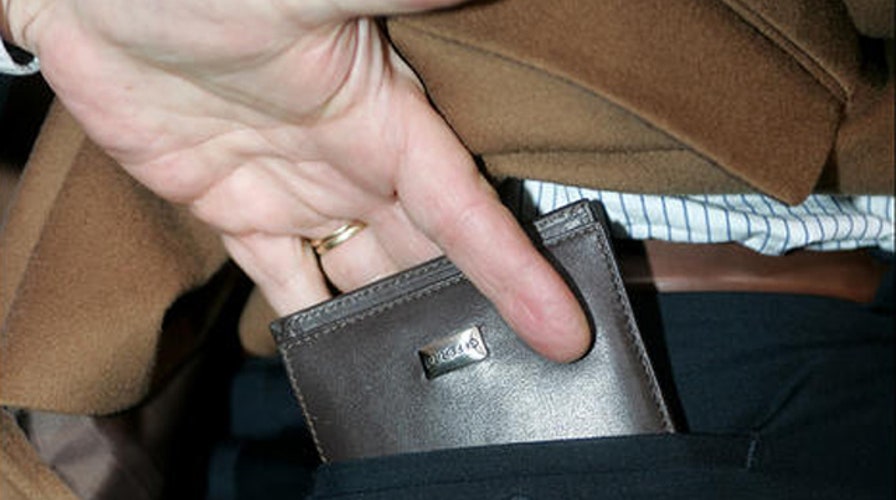 How to avoid travel scams 