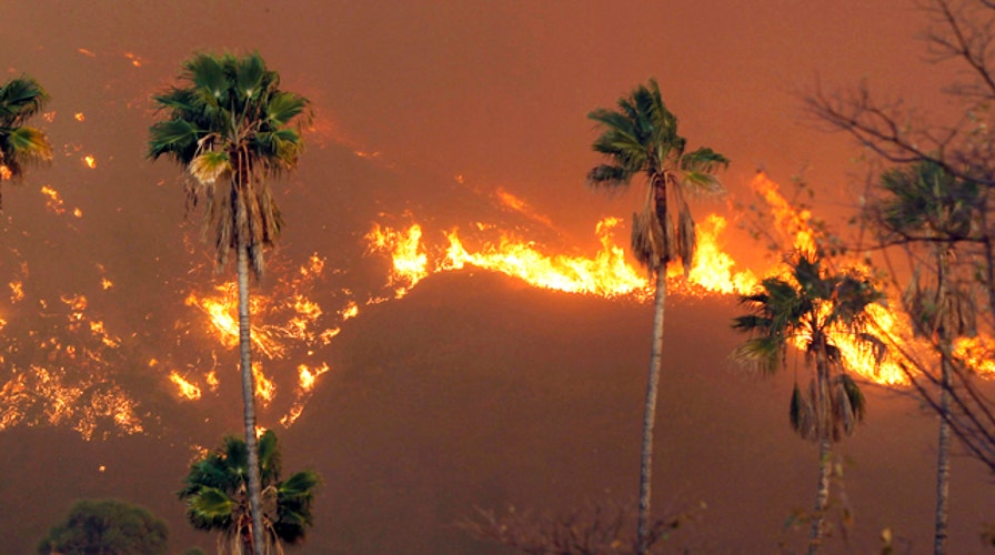 Wildfire near Los Angeles threatens homes