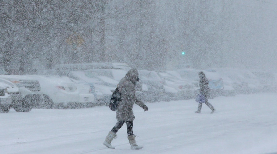 Heavy snow slams Northeast, Mid-Atlantic