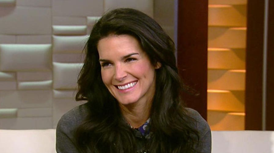 Angie Harmon crashes the Curvy Couch