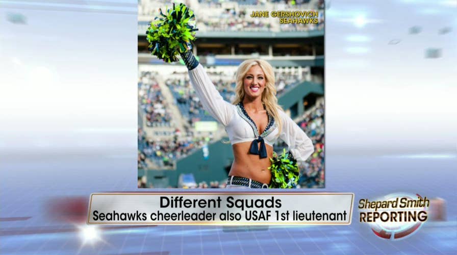 013114_cheerleader_425