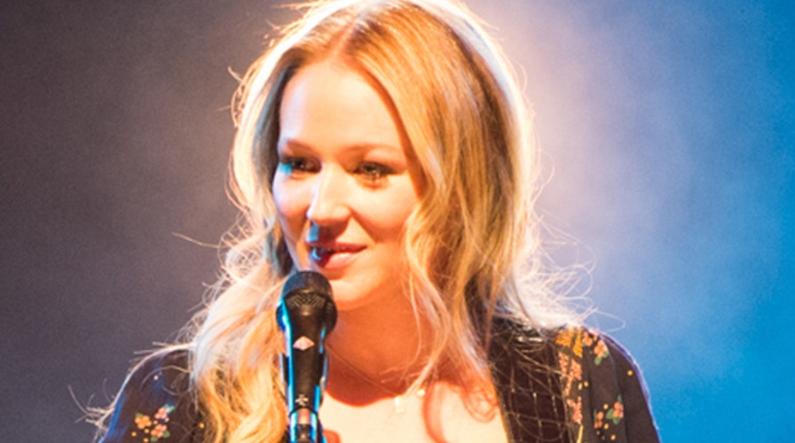 Jewel releases greatest hits album with a twist