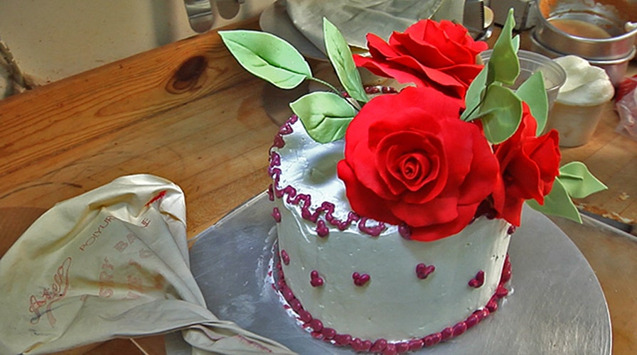 How to Fill and Frost a Cake the Sylvia Weinstock Way