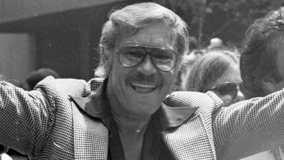 Lakers Owner Jerry Buss Who Lived Hollywood Dream While Leading Team To 10 Titles Dies At 80 Fox News