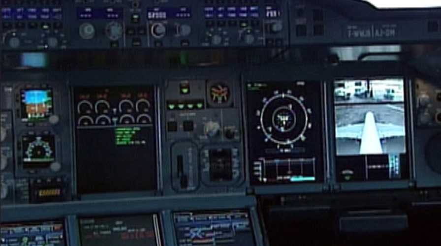777 pilot: Flight 370's path 'looks like cockpit struggle'