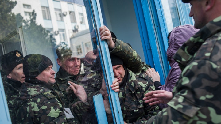 Pro-Russian troops take Ukrainian naval base in Crimea