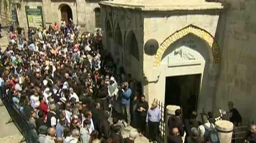 Thousands of Christians mark Good Friday