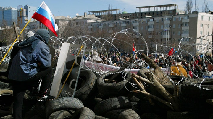 Pro-Russian separatists seize gov't buildings in Ukraine