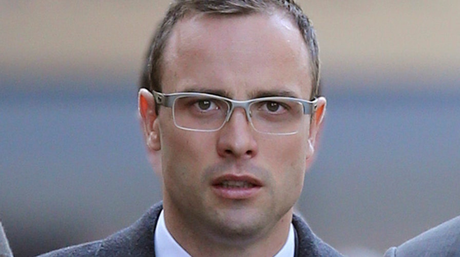 Pistorius removes prosthetic legs during courtroom testimony