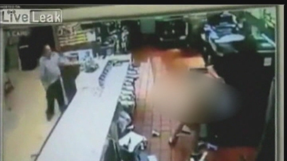 Florida Teen Destroys Local McDonalds & Attacks Workers 