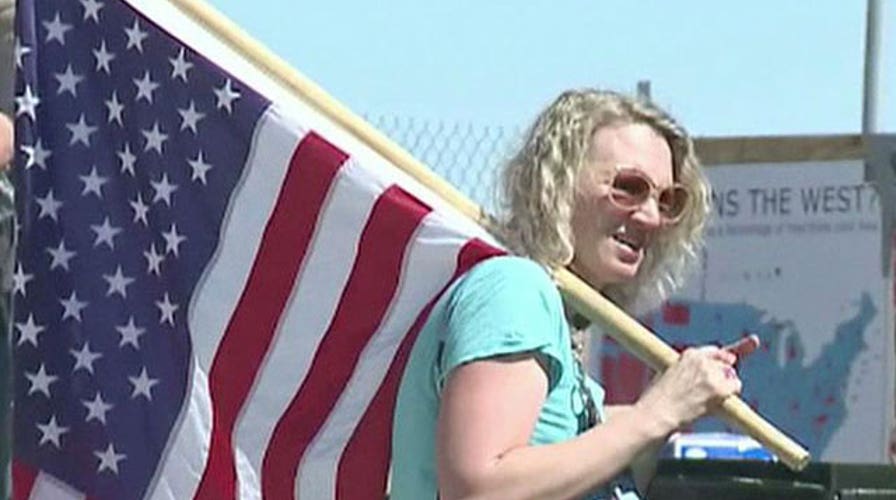 Family cattle battle against government gains supporters