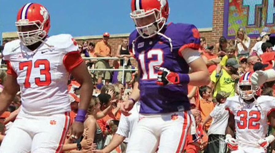 Atheists sue Clemson football program over prayers