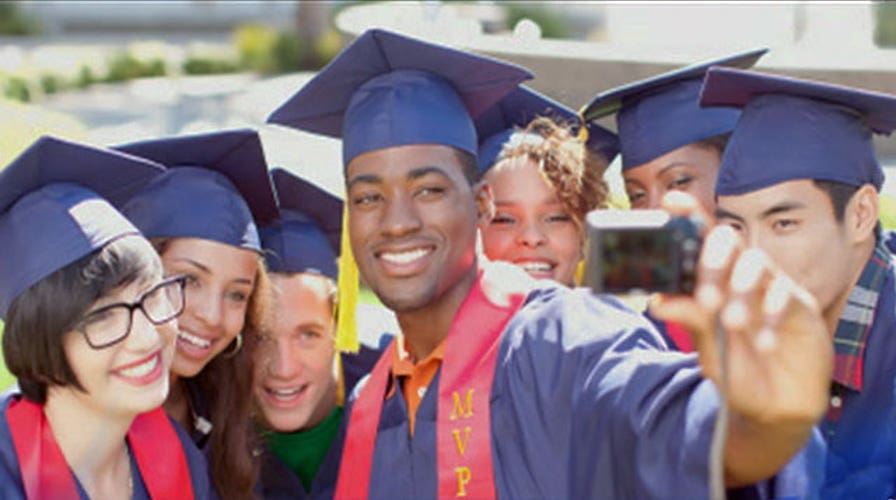 School bans selfies at graduation