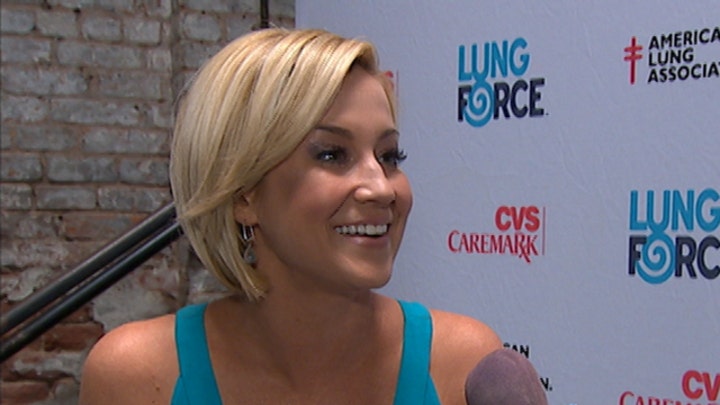 In the FOXlight: Kellie Pickler Still Watches 'American Idol,' Loves JLo's Clothes