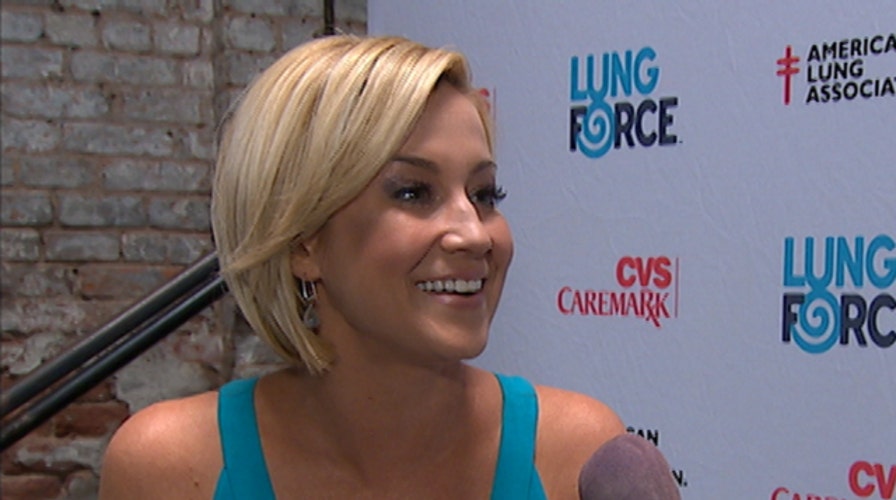 In the FOXlight: Kellie Pickler Still Watches 'American Idol,' Loves JLo's Clothes