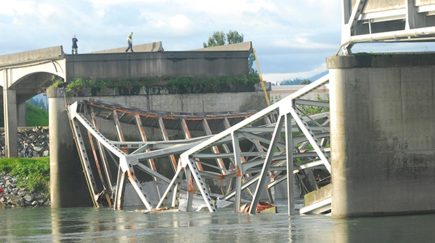 Bridge collapse sends cars into water